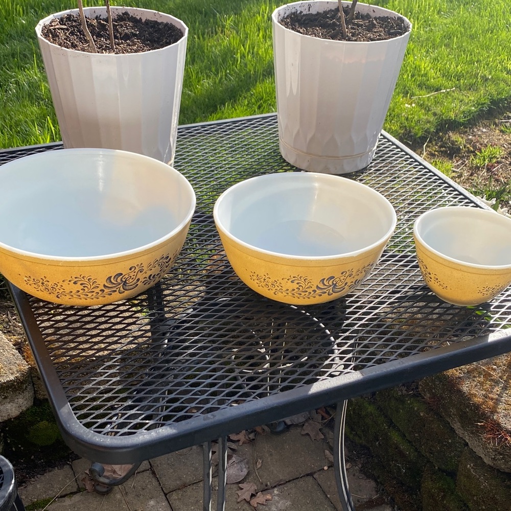 Vintage Pyrex Floral Nesting Mixing Bowls Set of 3 Excellent Homestead pattern